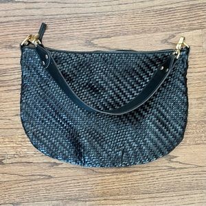 Clare V. woven Moyen messenger in black zig zag